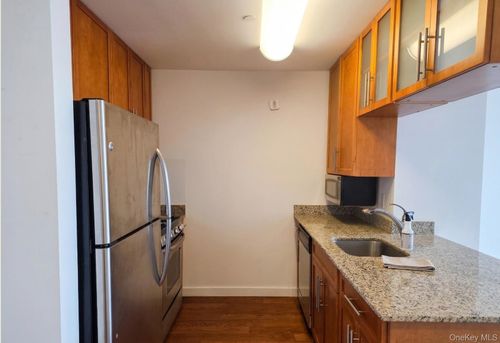 apt-805-40-28 College Point Blvd, Flushing, NY, 11354-5149 | Card Image