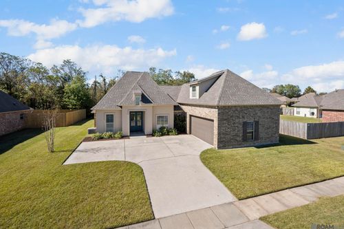 7119 Lakecrest Dr, Zachary, LA, 70791-2868 | Card Image