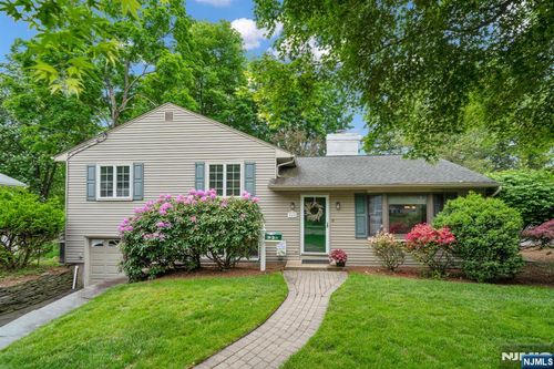 165 Busteed Dr, Midland Park, NJ, 07432-1905 | Card Image