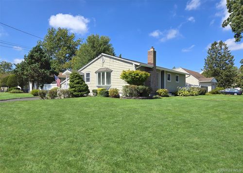 21 Jackson Ave, Centereach, NY, 11720-3221 | Card Image