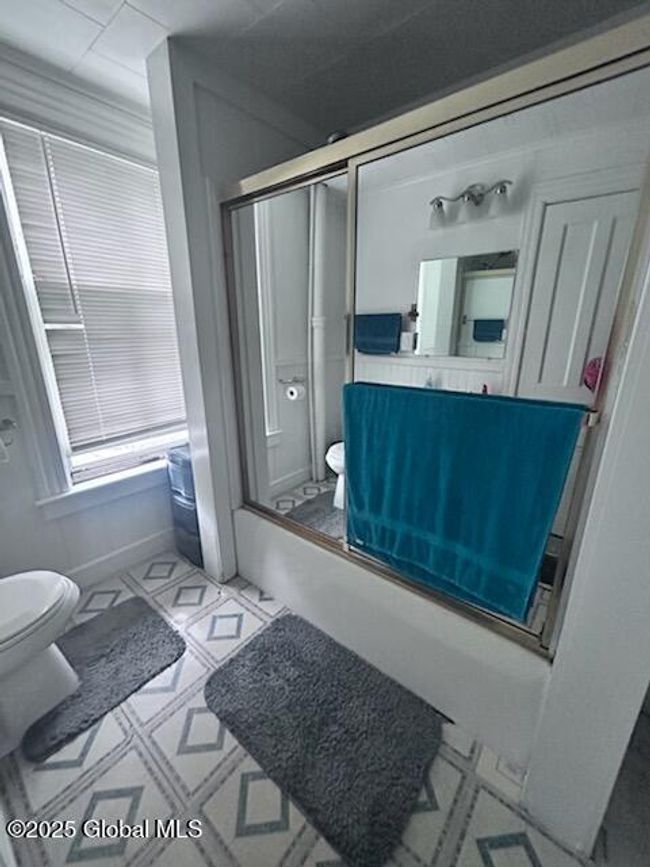 Unit 1 Full Bath | Image 4
