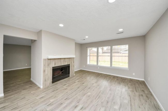 4915 Pecan Grove Dr, House other with 3 bedrooms, 2 bathrooms and 2 parking in Pearland TX | Image 6