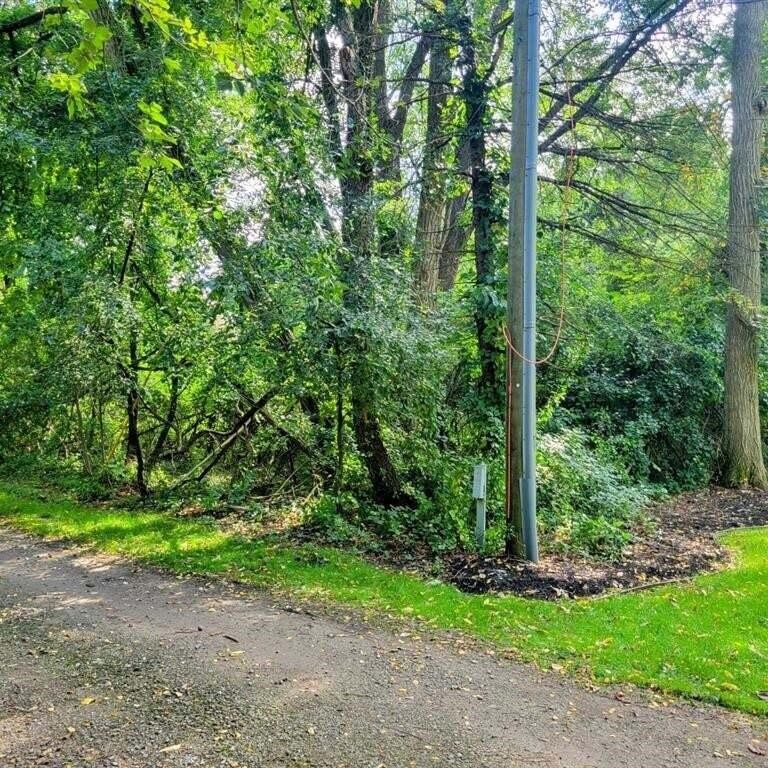 Lochaven Rd, West Bloomfield, MI 48324