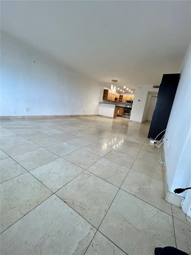 APT-514 - 5401 Collins Ave, Condo with 1 bedrooms, 2 bathrooms and null parking in Miami Beach FL | Image 38