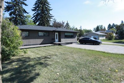 7824 Elbow Dr Sw, House detached with 3 bedrooms, 2 bathrooms and 4 parking in Calgary AB | Image 1