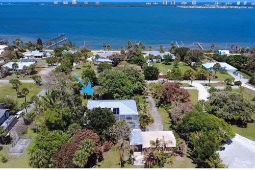 105 Sheridan Ln, Jensen Beach, FL, 34957-2233 | Card Image