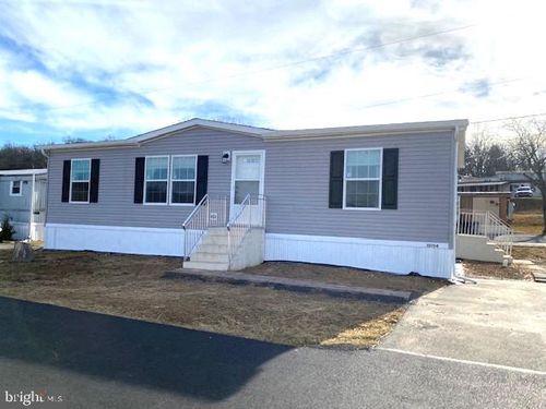 10104 Fernwood Ln, BREINIGSVILLE, PA, 18031-1710 | Card Image