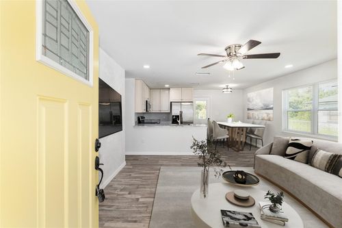 1522 Se 13th Pl, GAINESVILLE, FL, 32641-8260 | Card Image