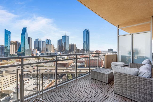 APT-1702 - 2200 Victory Ave, Condo with 2 bedrooms, 2 bathrooms and null parking in Dallas TX | Image 14