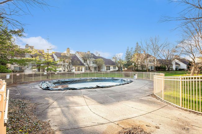 7529 Danbury Dr, Condo with 3 bedrooms, 4 bathrooms and null parking in West Bloomfield MI | Image 26