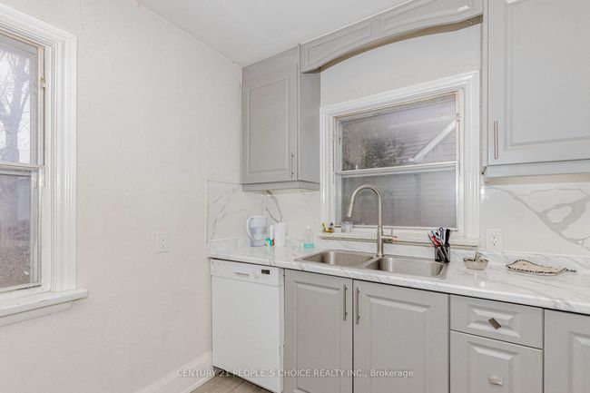22 Rogers Rd, House other with 4 bedrooms, 2 bathrooms and 4 parking in Brampton ON | Image 18