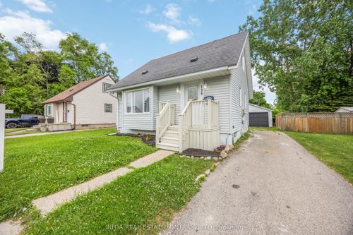 136 Chestnut Ave, Sarnia, ON, N7T4L8 | Card Image