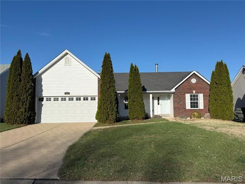 733 Pecan Hill Dr, Saint Charles, MO, 63304-5086 | Card Image