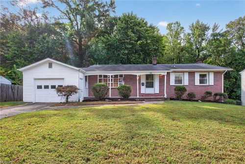 32 Garfield Dr, Newport News, VA, 23608-2606 | Card Image