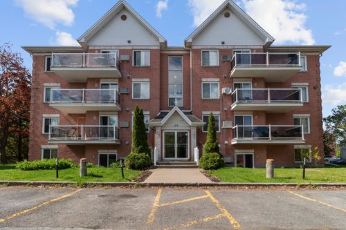 100 Av De Balmoral, La Prairie, QC, J5R4L5 | Card Image