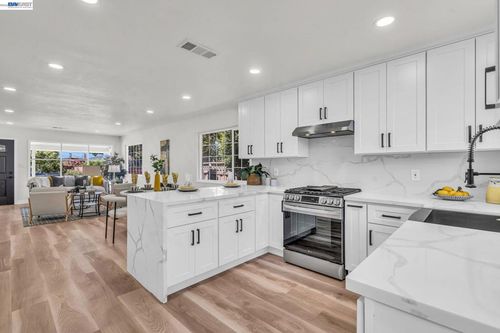 4708 Portola Dr, Fremont, CA, 94536-5566 | Card Image