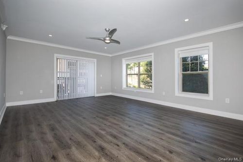 n2408-100 Glen St, Glen Cove, NY, 11542-5119 | Card Image