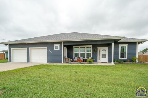 903 16th St, Valley Falls, KS, 66088-1327 | Card Image