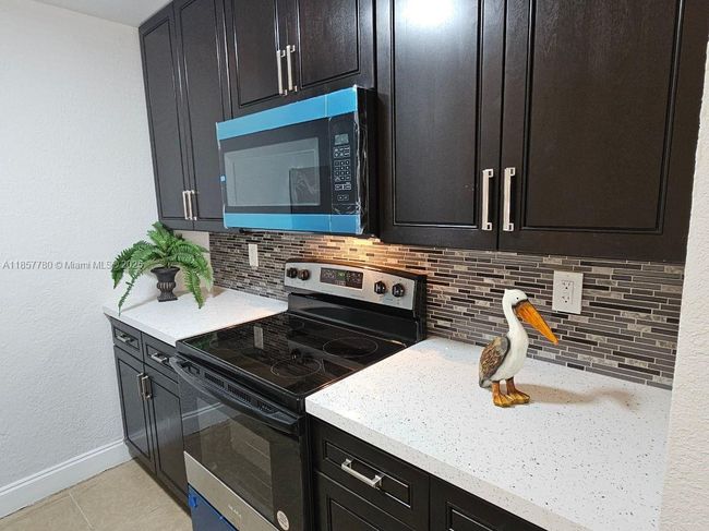 605 - 605 Meadows Cir, Condo with 2 bedrooms, 2 bathrooms and null parking in Boynton Beach FL | Image 5