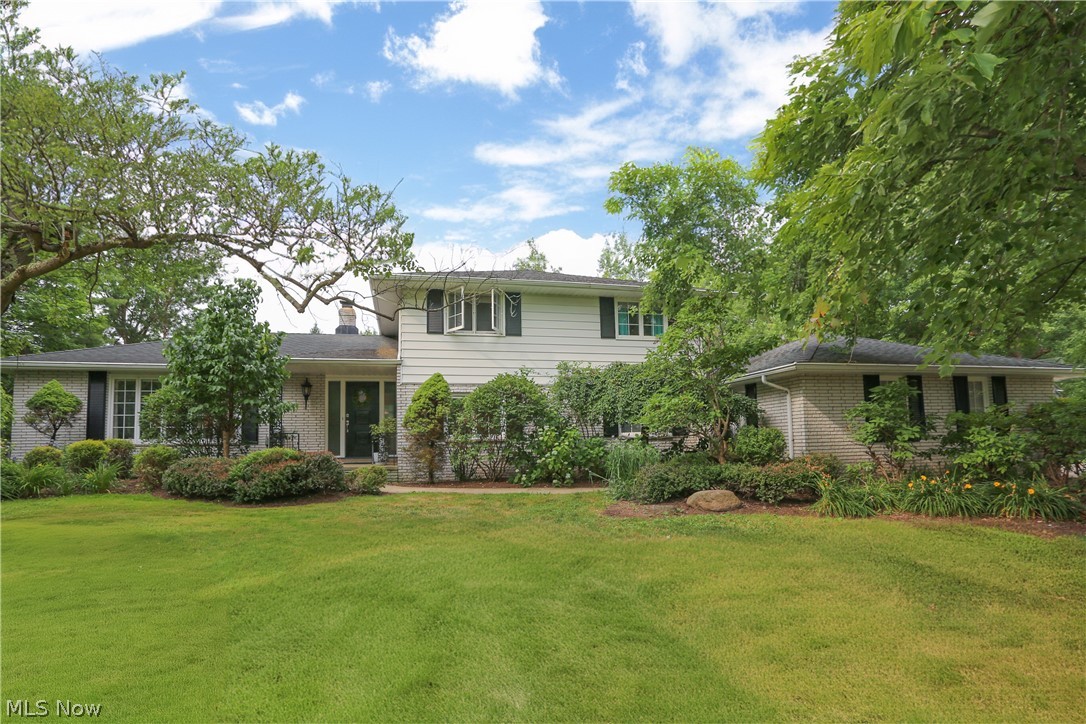 Woodbine Cir, Cleveland, OH 44143