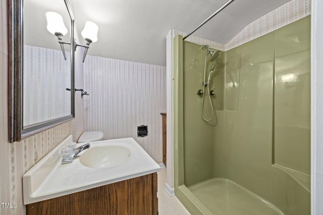 Bathroom 2 | Image 34