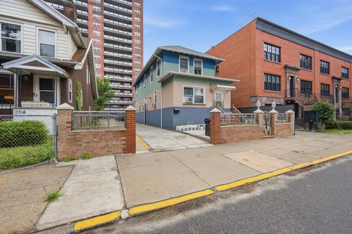 200 E 7th St, Brooklyn, NY, 11218-2611 | Card Image