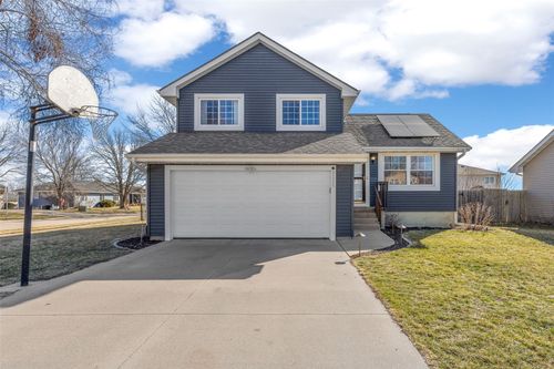 3295 5th St, Marion, IA, 52302-6363 | Card Image