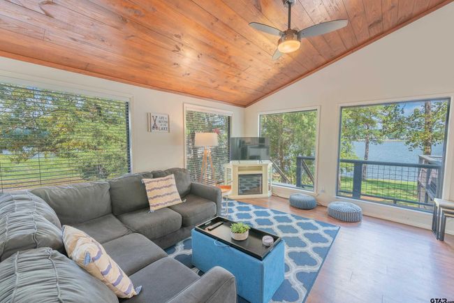 108 E Barker Creek Dr, House other with 3 bedrooms, 2 bathrooms and null parking in Scroggins TX | Image 4