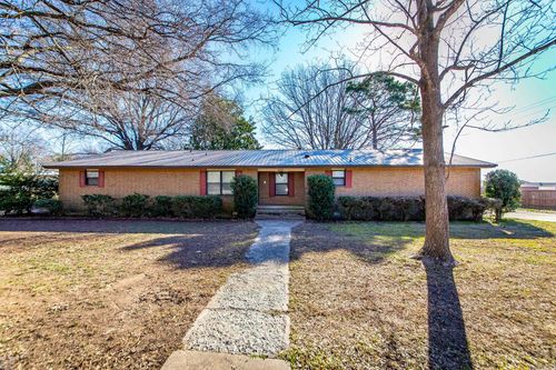 102 Walnut St, England, AR, 72046-1560 | Card Image