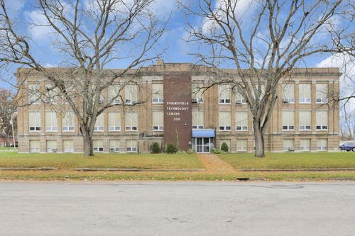 300 E Auburn Ave, Springfield, OH, 45505-4703 | Card Image