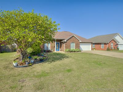 2219 Apple Blossom Lane, House other with 3 bedrooms, 2 bathrooms and null parking in McAlester OK | Image 3