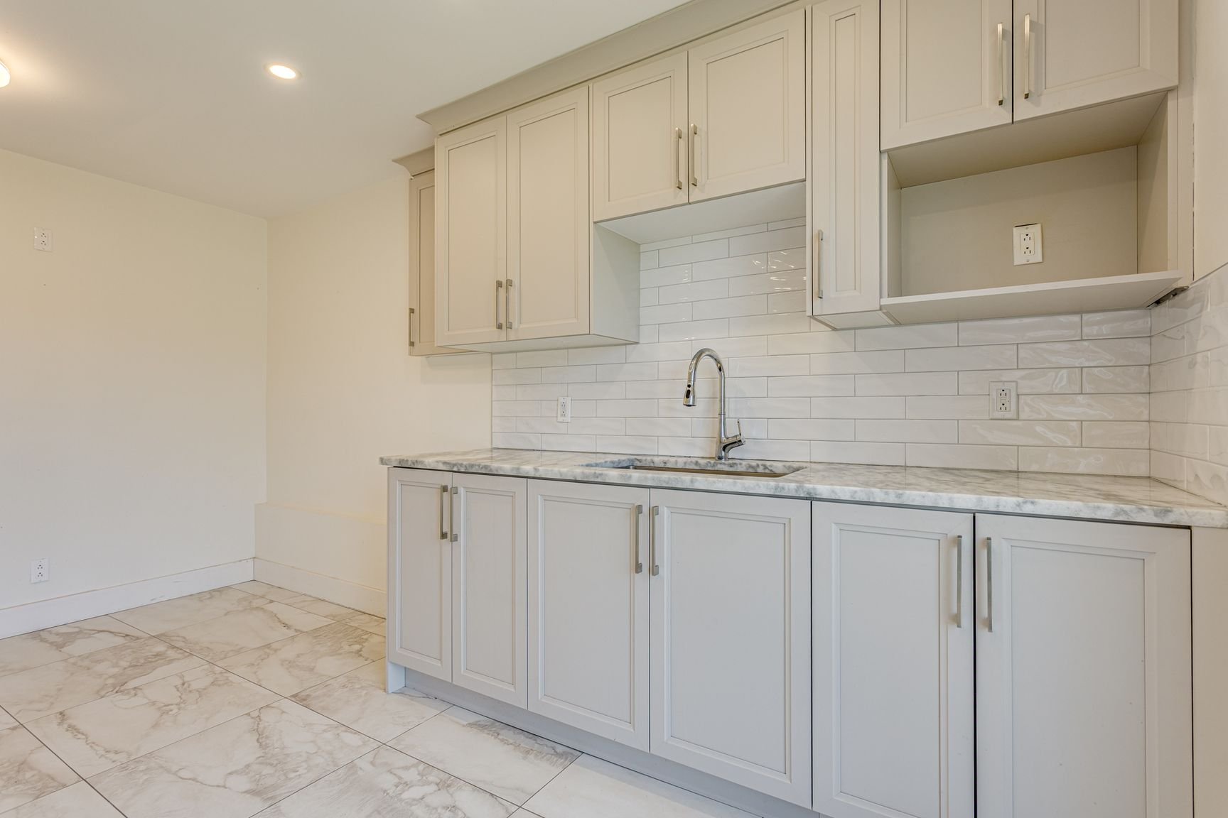 Residential Lease in Laval (Chomedey) 3