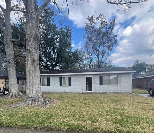 8815 Darby Ln, River Ridge, LA, 70123-2903 | Card Image