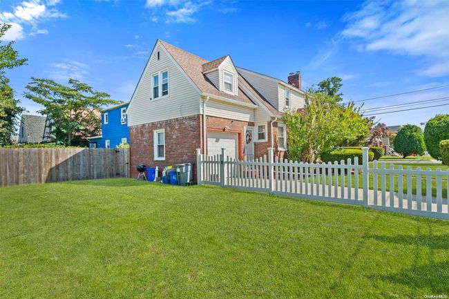 48 Davis St, House other with 3 bedrooms, 2 bathrooms and null parking in Freeport NY | Image 14