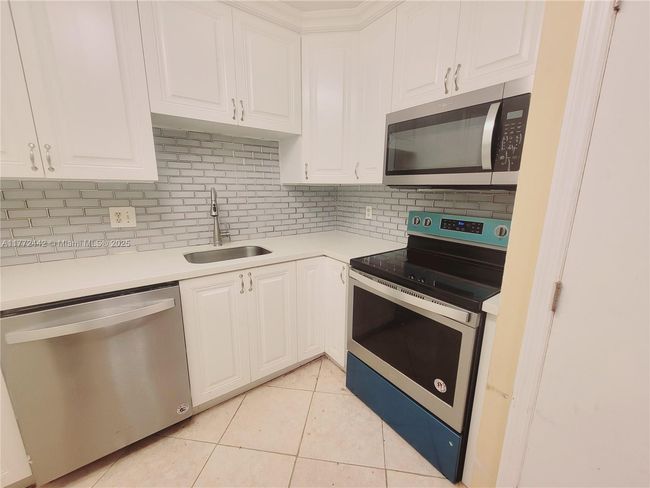 APT-713 - 4174 Inverrary Dr, Condo with 2 bedrooms, 2 bathrooms and null parking in Lauderhill FL | Image 4