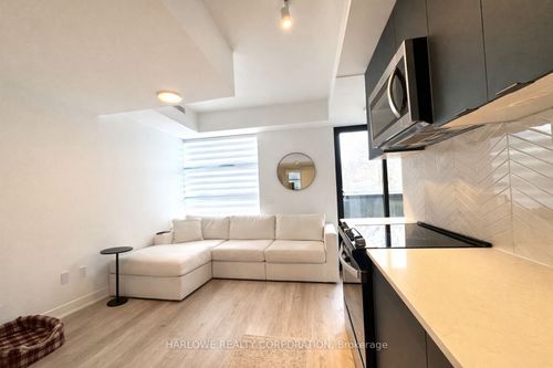 126-b-1604 Charles St, Whitby, ON, L1N0P2 | Card Image