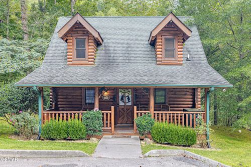 3310 Covered Bridge Way, Sevierville, TN, 37862-7456 | Card Image