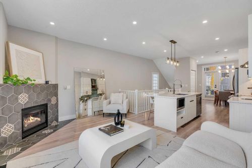 1227 12 St Sw, Calgary, AB, T3C3W9 | Card Image