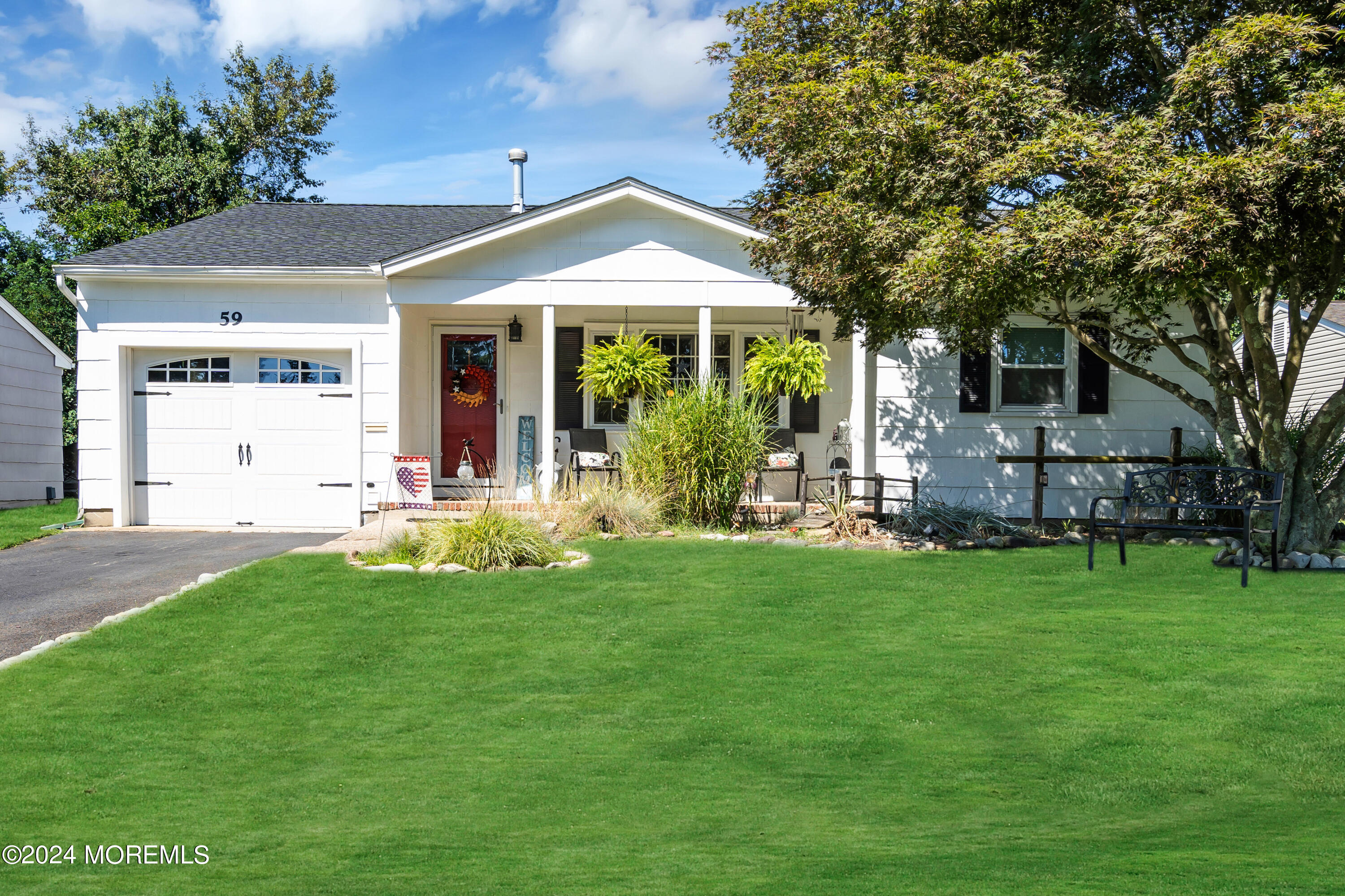Edinburgh Dr, Toms River, NJ 08757