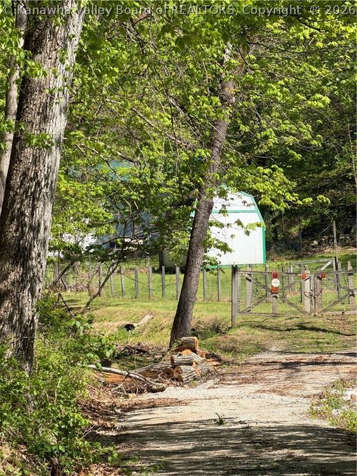 1040 Stone Dr, Saint Albans, WV, 25177-9415 | Card Image