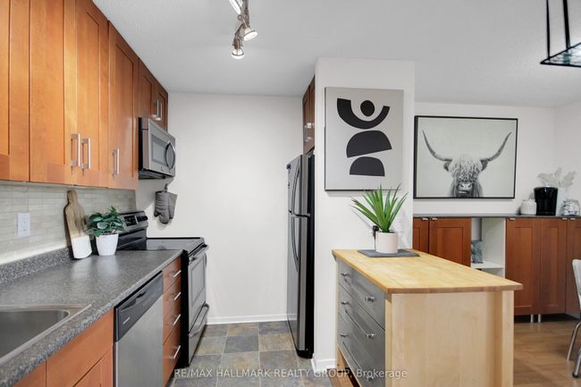 210 - 1505 Baseline Rd, Condo with 3 bedrooms, 2 bathrooms and 1 parking in Ottawa ON | Image 9