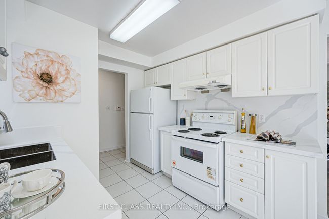 202 - 28 Rosebank Dr, Condo with 3 bedrooms, 3 bathrooms and 2 parking in Scarborough ON | Image 7