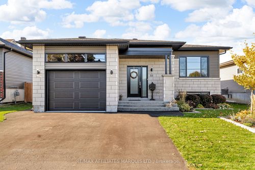 111 Leonia St, Cornwall, ON, K6H5L8 | Card Image