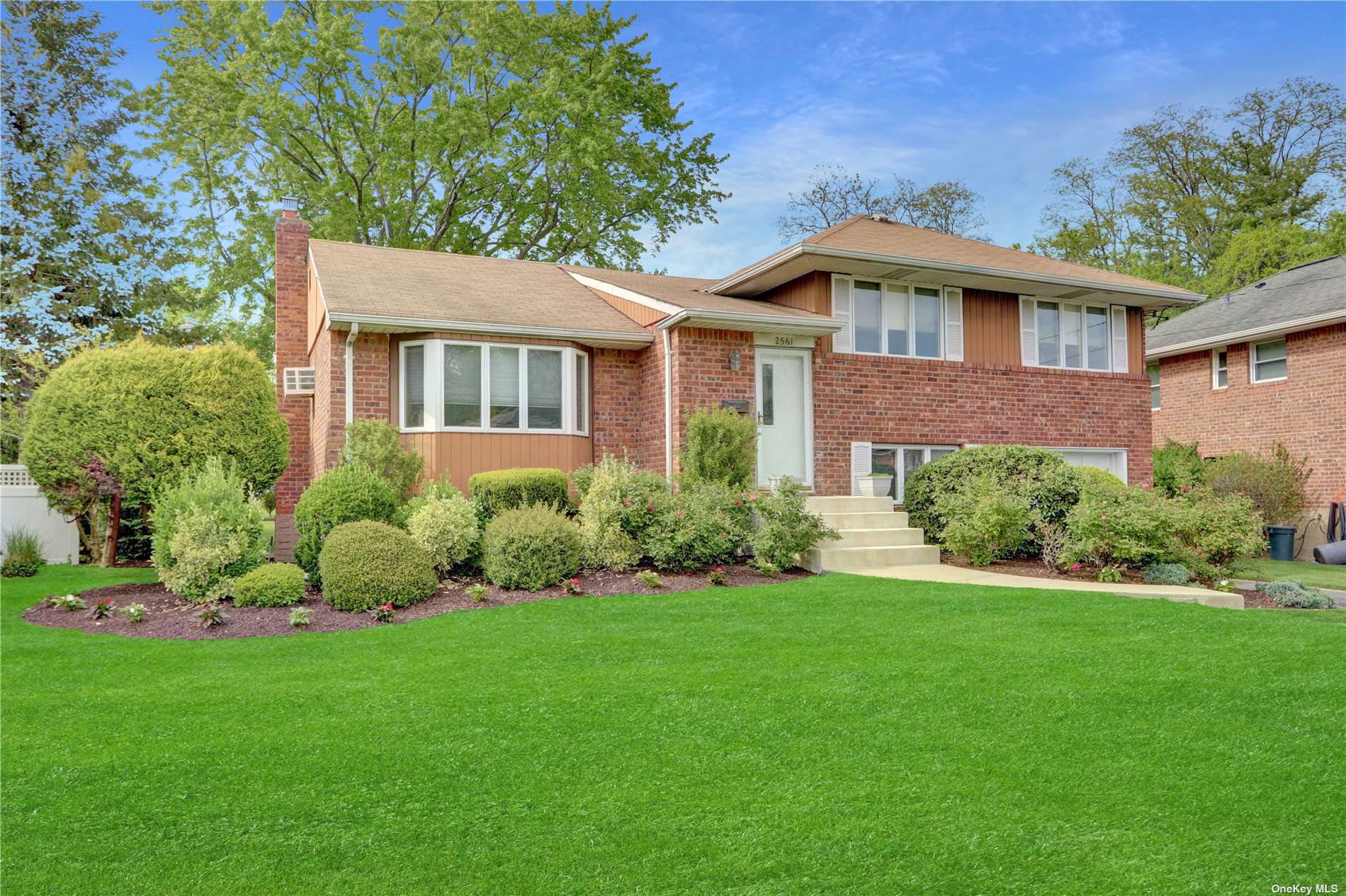 Iris Ln, North Bellmore, NY 11710