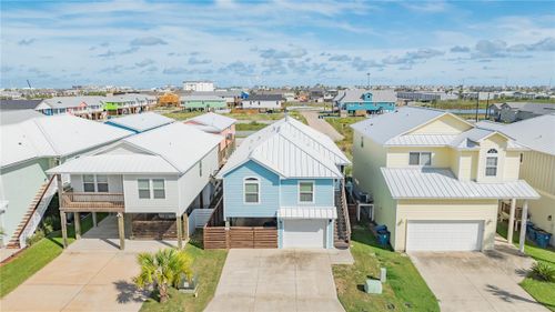 322 Paradise Pointe Dr, Port Aransas, TX, 78373-5098 | Card Image