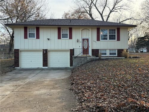 16501 E 28th Pl, Independence, MO, 64055-2219 | Card Image