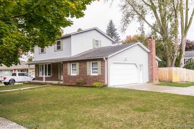 895 Virginia Avenue, Home with 3 bedrooms, 1 bathrooms and null parking in Marysville MI | Image 1