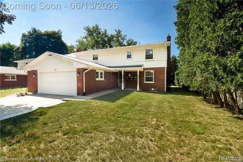 215 Woodsboro Dr, Royal Oak, MI, 48067-1374 | Card Image