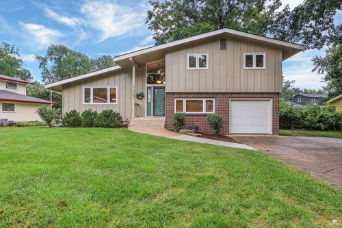 2827 Oregon Ln, Manhattan, KS, 66502-2394 | Card Image