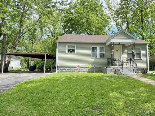 2 Dunbar Pl, Jennings, MO, 63136-3823 | Card Image